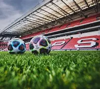 里程碑夜！埃因霍温回应争议，亚冠转会期刷纪录，球迷炸锅，控场能力受关注的简单介绍