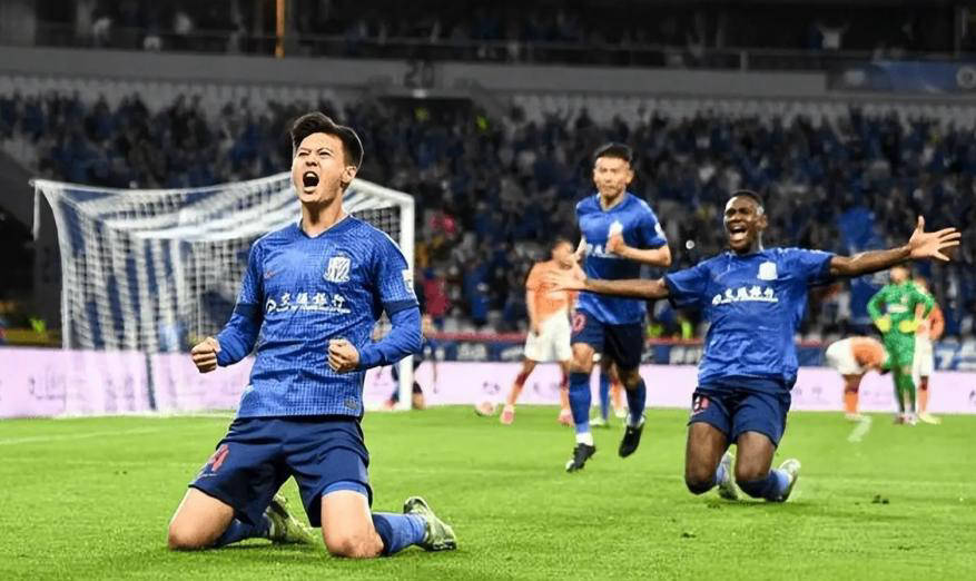 包含亚冠转会期再迎强敌，上海申花官宣签约，主帅态度：赛场秩序良好，年轻球员得到机会的词条