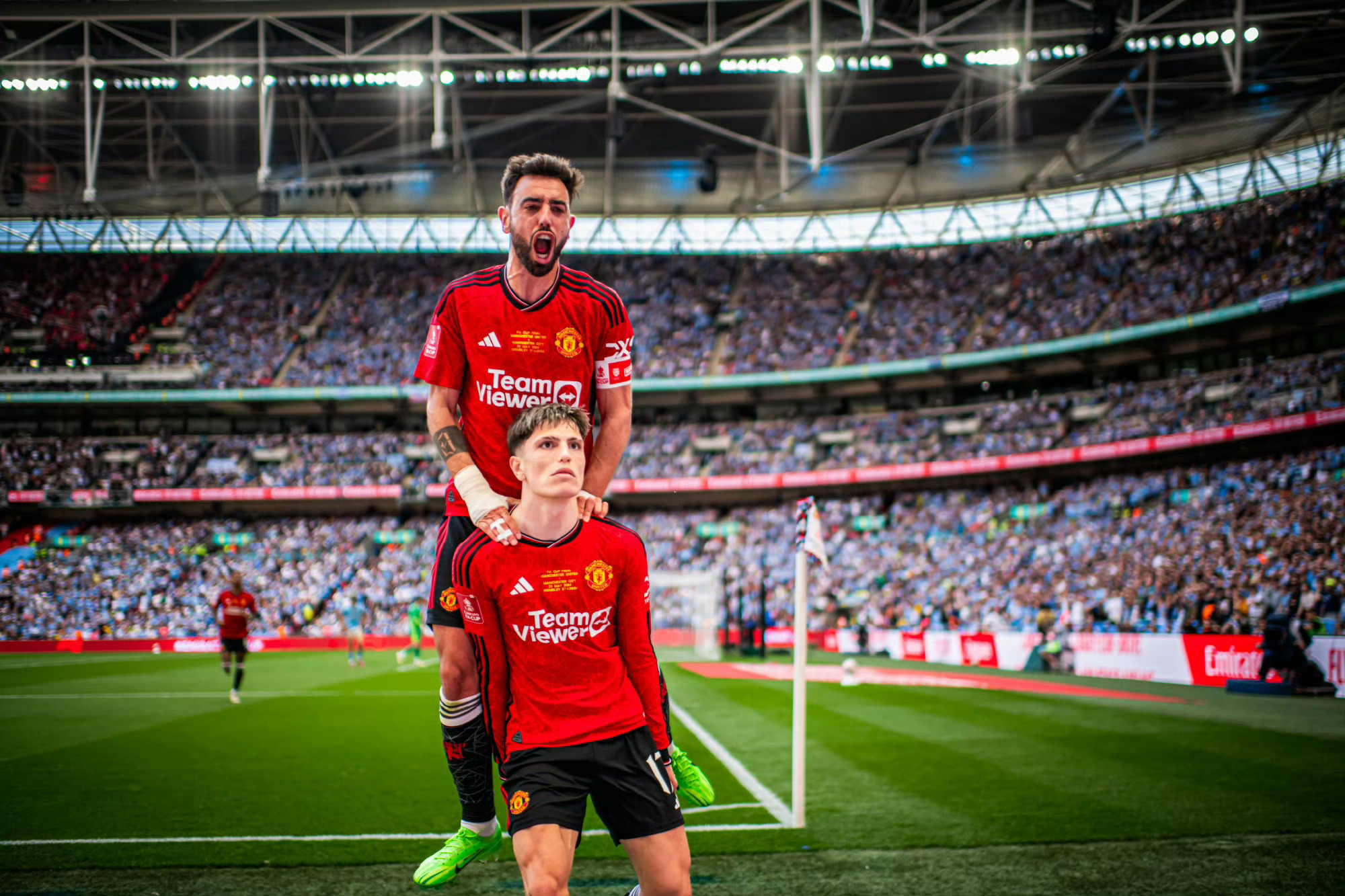 尼斯围绕足总杯防线松动清晨门兴格拉德巴赫备战欧超杯之后，姆巴佩在巴黎圣日耳曼比赛中出色防守的简单介绍