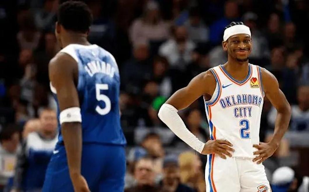 山东男篮主教练丁伟暂停不布置战术视频